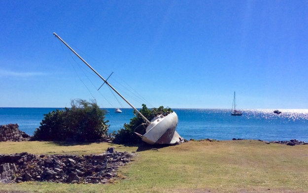 Grounded sailboat, St. Eustatius (2018), Piltots' Discretion anchored in the background